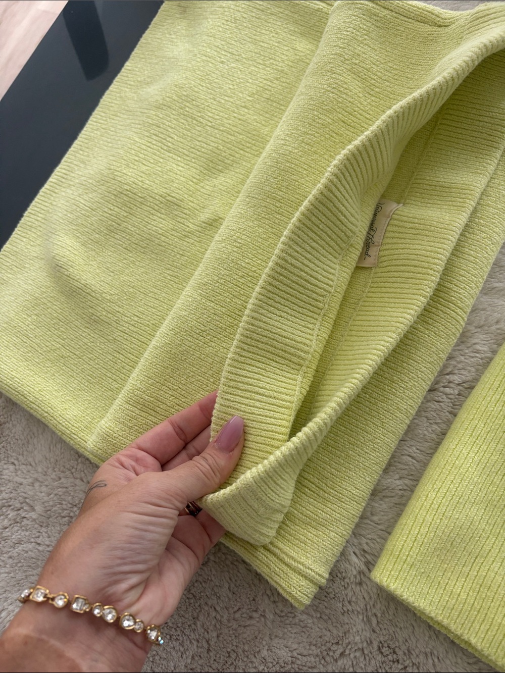 Light Yellow Ribbed V-Neck Sweater Crop - Picture 8 of 10